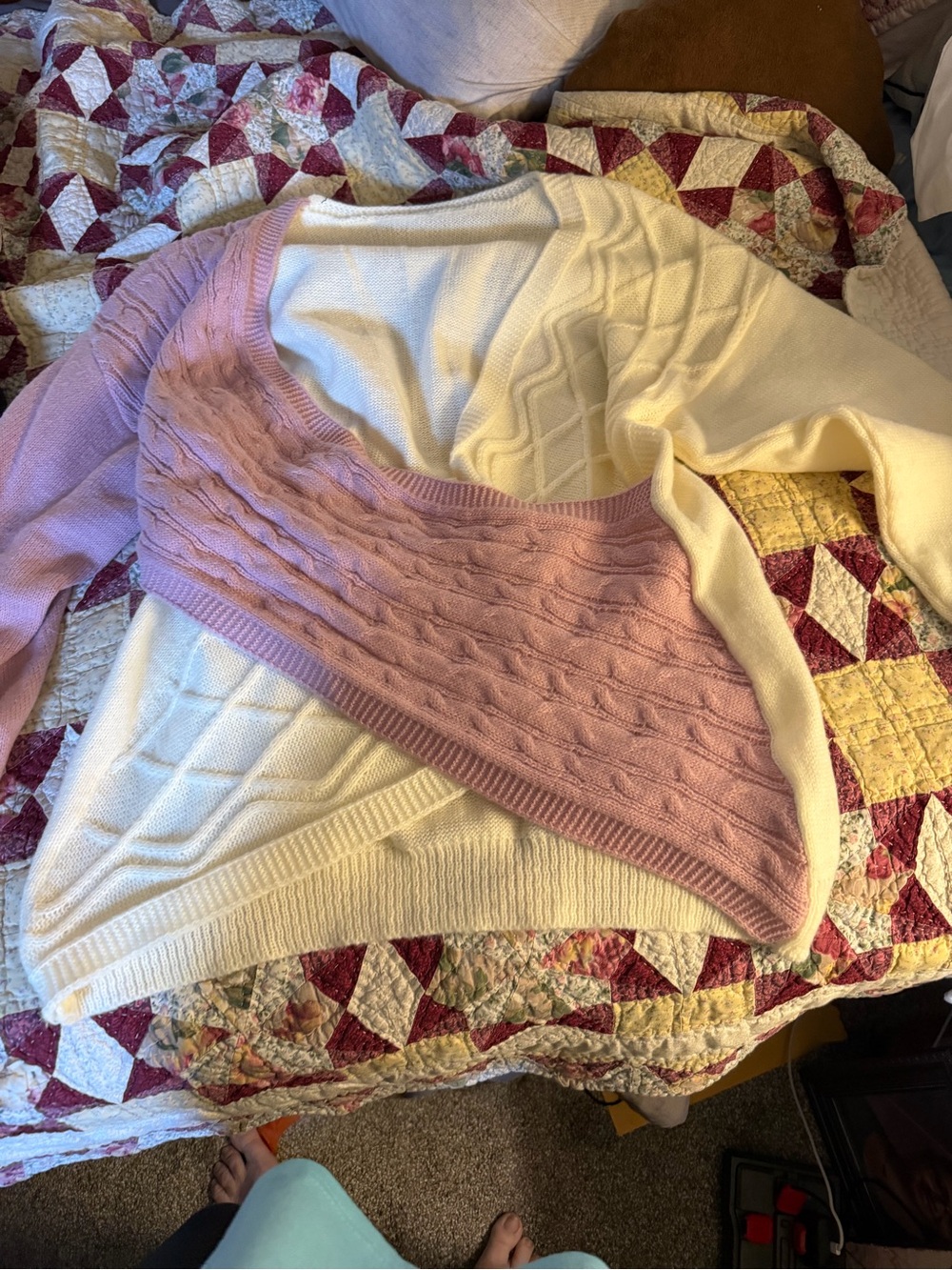 Women's Two-Tone Cable Knit Sweater - lilac& Cream